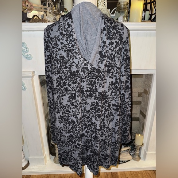 Cuddl Duds stretch long sleeve hooded wrap. NWT. Size Small - Picture 6 of 8
